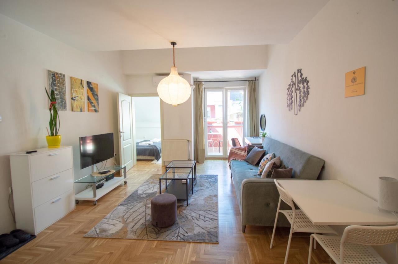 Spacious 1-Bedroom Apartment โนวีซาด ภายนอก รูปภาพ