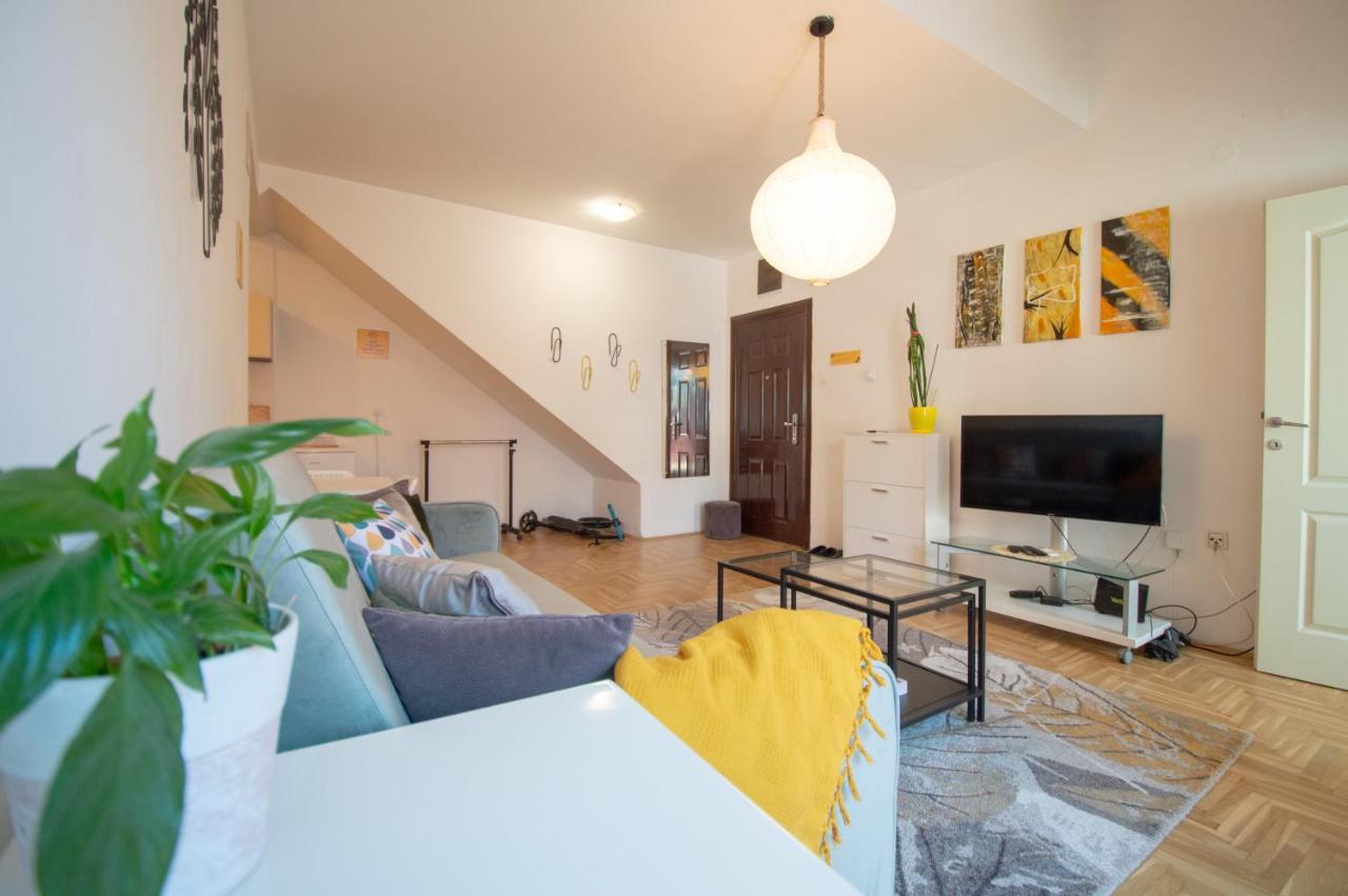 Spacious 1-Bedroom Apartment โนวีซาด ภายนอก รูปภาพ