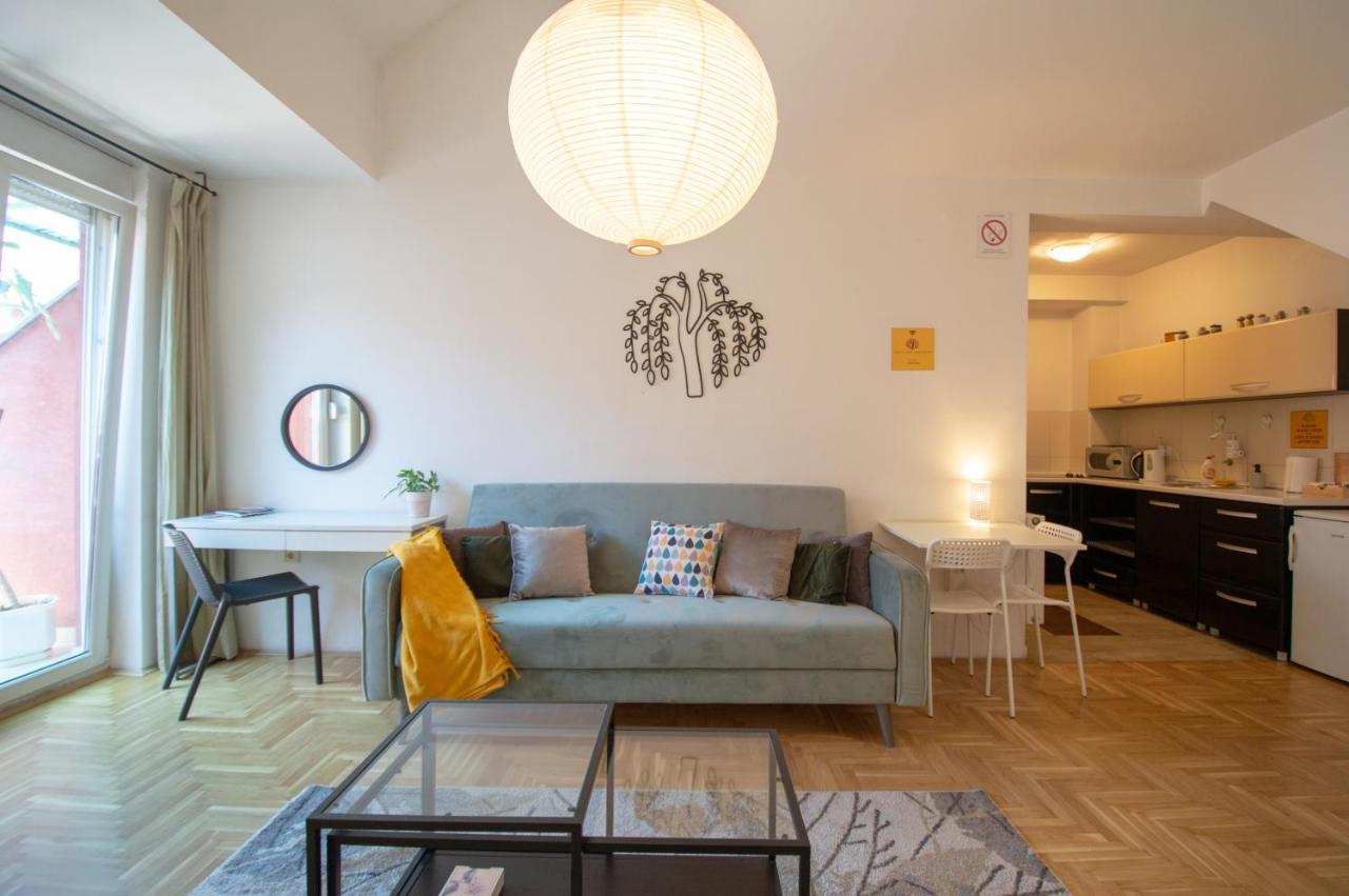 Spacious 1-Bedroom Apartment โนวีซาด ภายนอก รูปภาพ