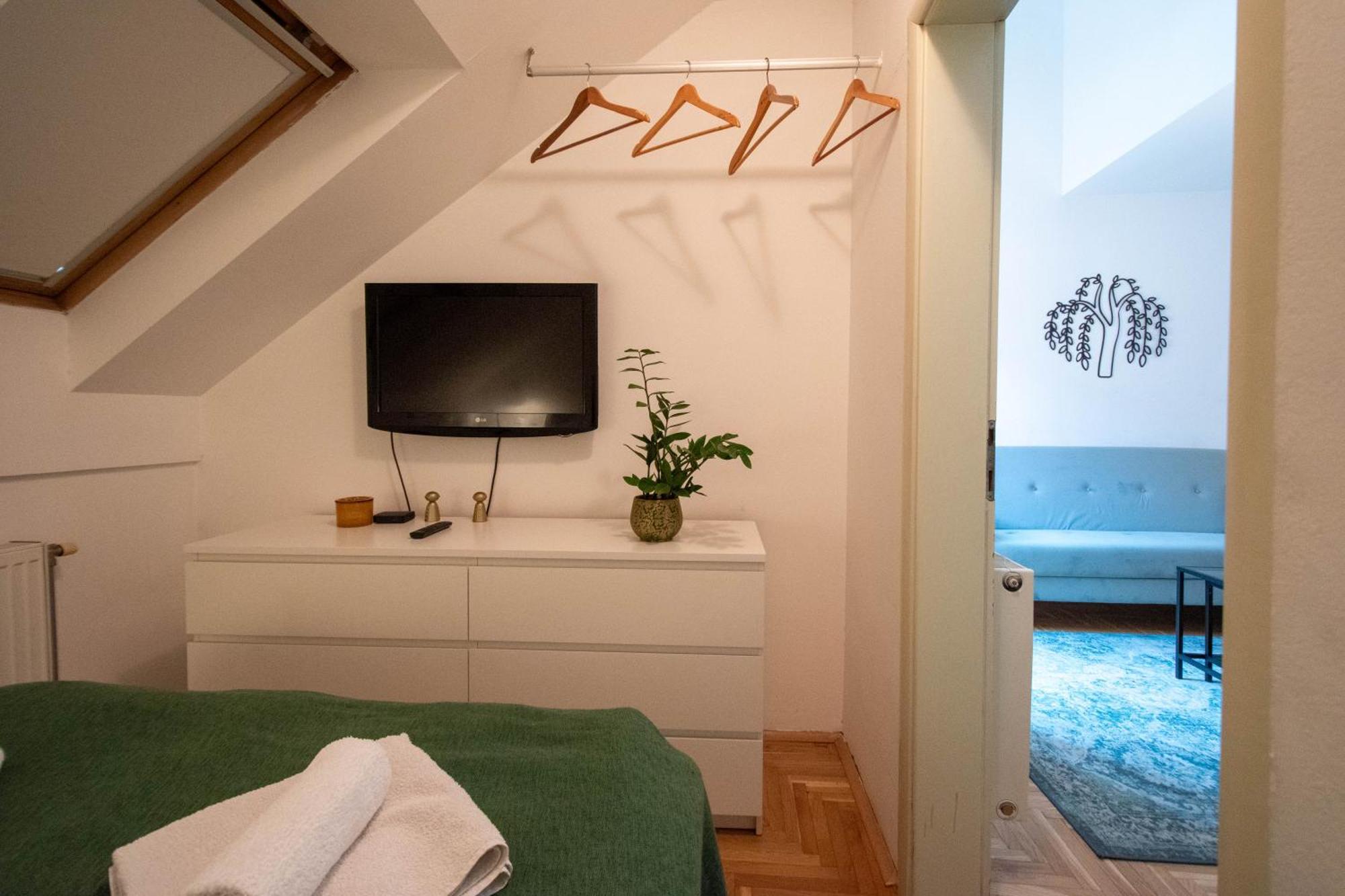 Spacious 1-Bedroom Apartment โนวีซาด ภายนอก รูปภาพ