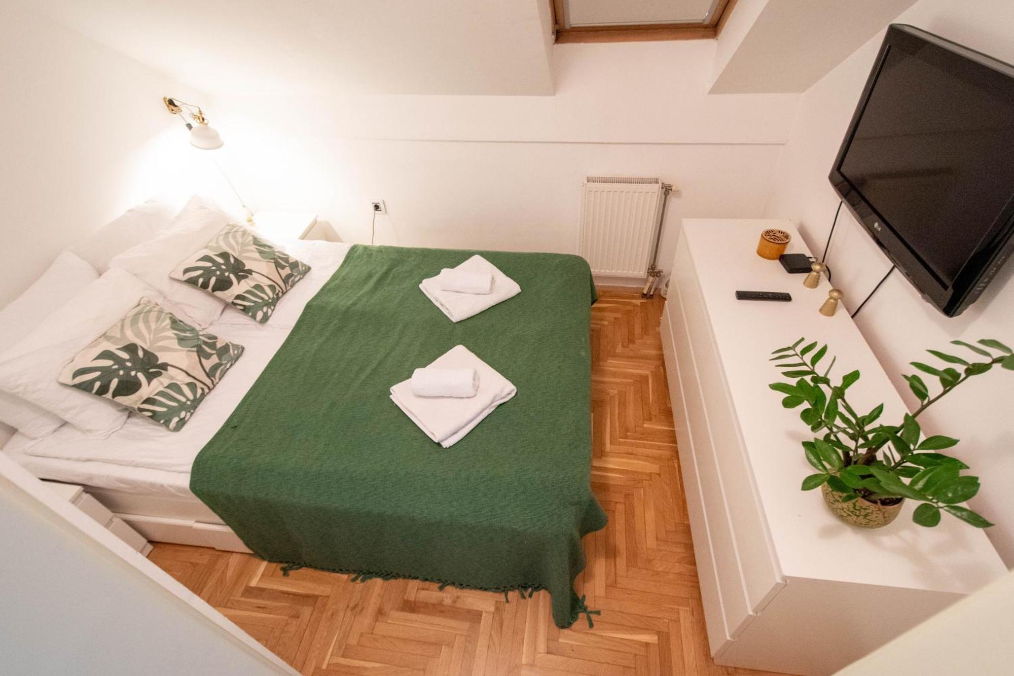 Spacious 1-Bedroom Apartment โนวีซาด ภายนอก รูปภาพ
